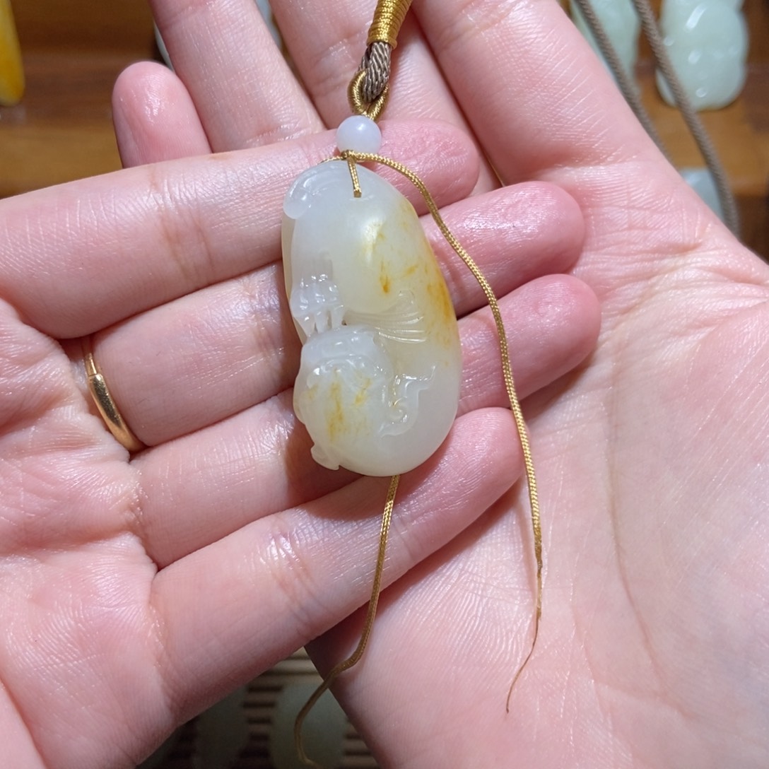 独***！和田玉未镶嵌颈饰