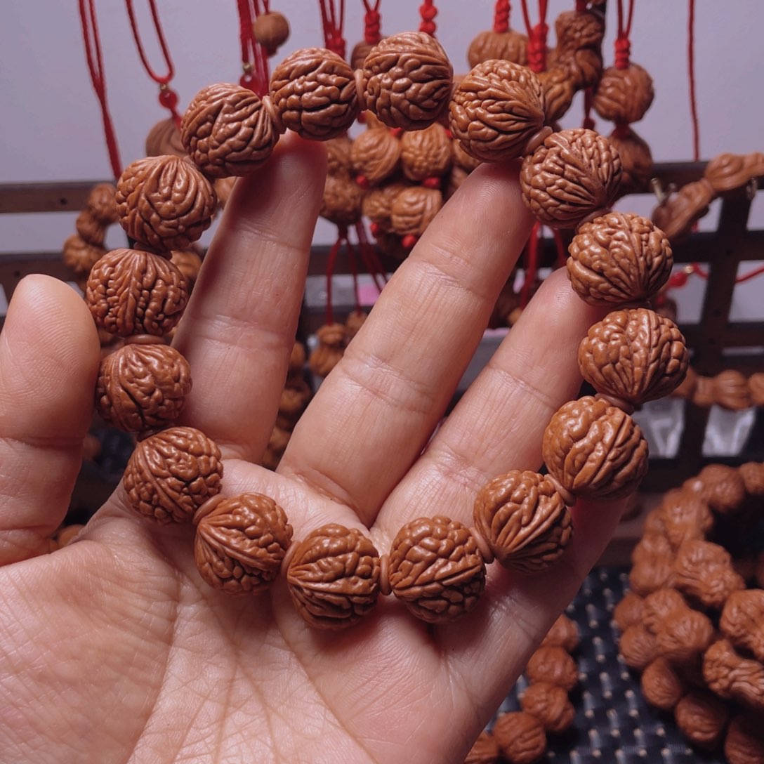 木质类龙纹桃枭手串