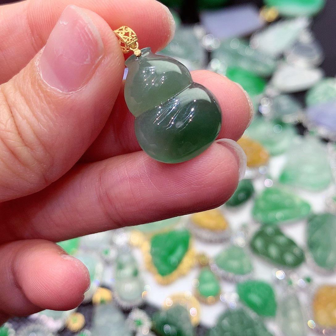 翡翠吊坠(不含链)18K金镶嵌