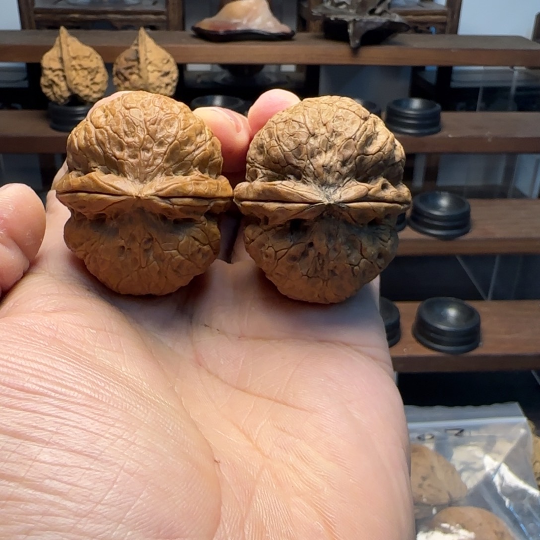 Z****文玩核桃把件玉玲珑