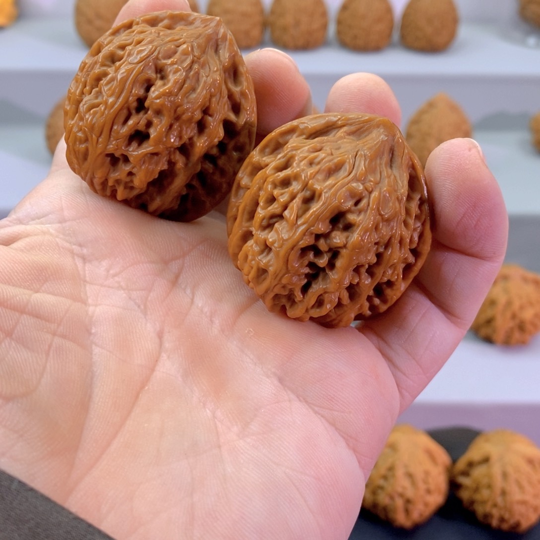 文玩核桃把件40野生水晶鸡心