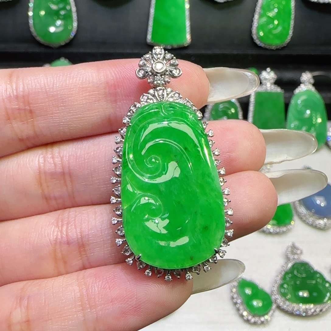 翡翠18K金镶嵌颈饰