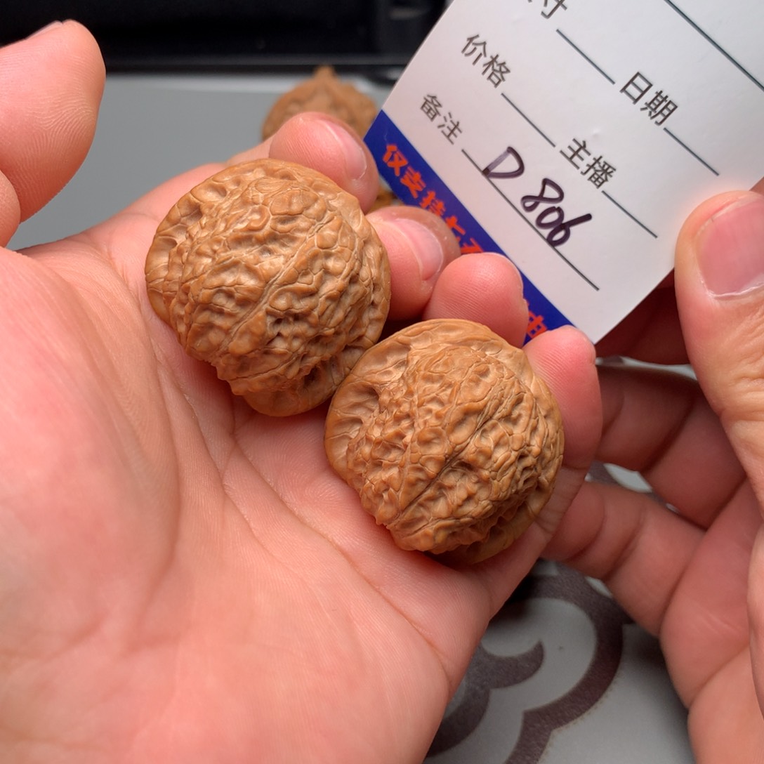 文玩核桃把件风***扬37血麒麟806