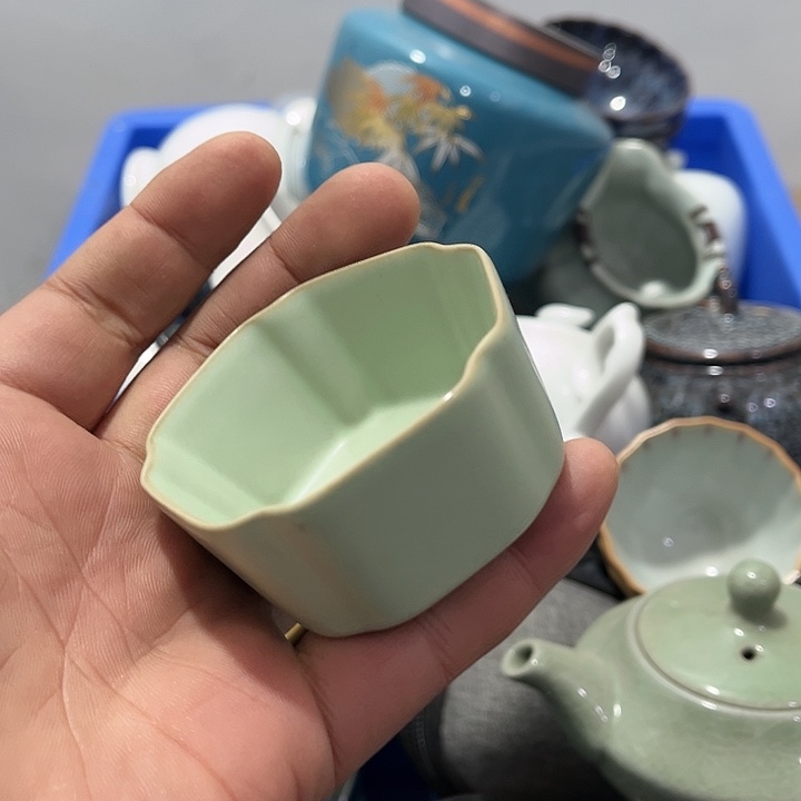 摩***哒瓷片默认微瑕瓷器、茶具、壶、摆件，介意勿拍 