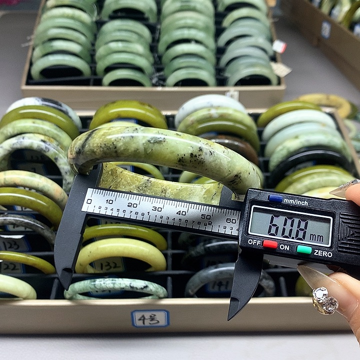 未镶嵌蛇纹石玉手镯152
