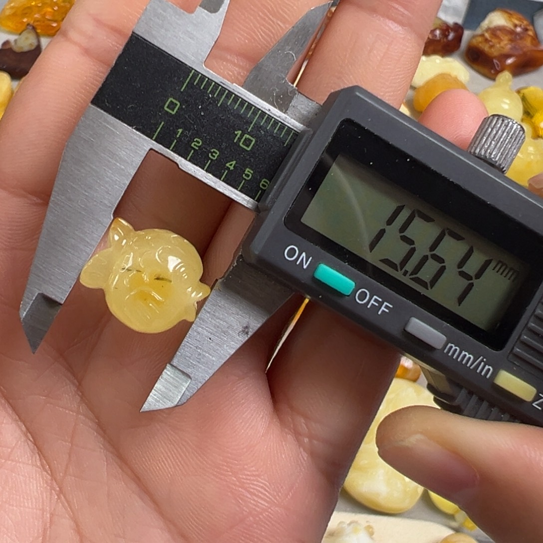 蜜蜡未镶嵌裸石微瑕