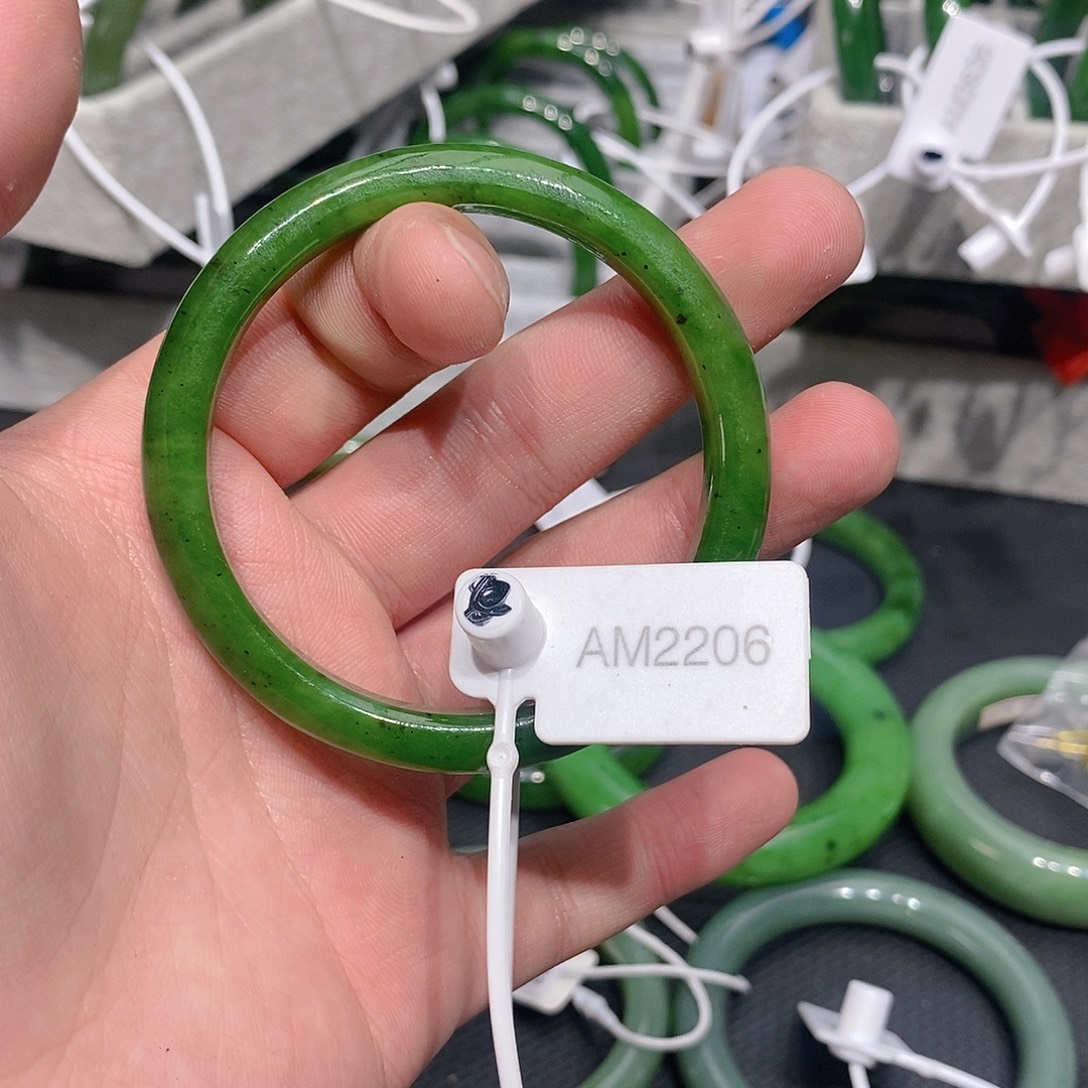 和田玉（碧玉）未镶嵌手镯