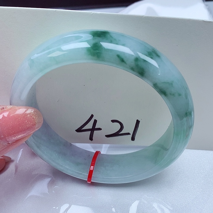 翡翠手镯未镶嵌翡翠