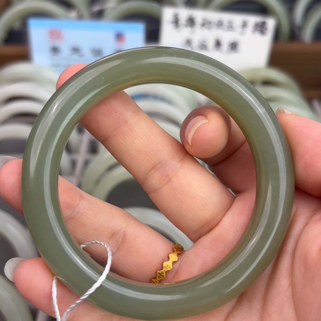 未镶嵌手镯和田玉1