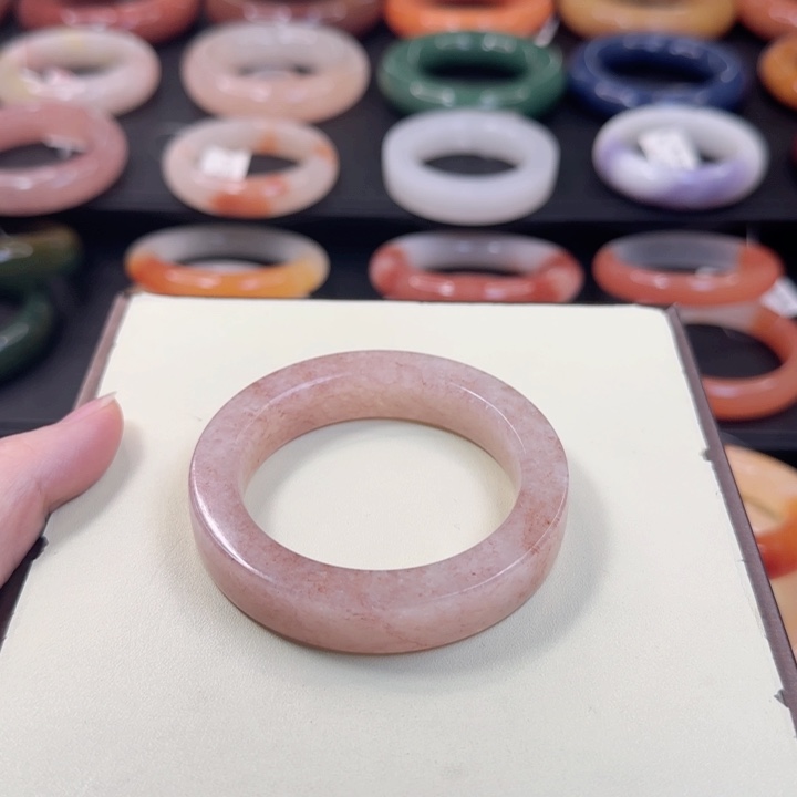 石英质玉手镯未镶嵌