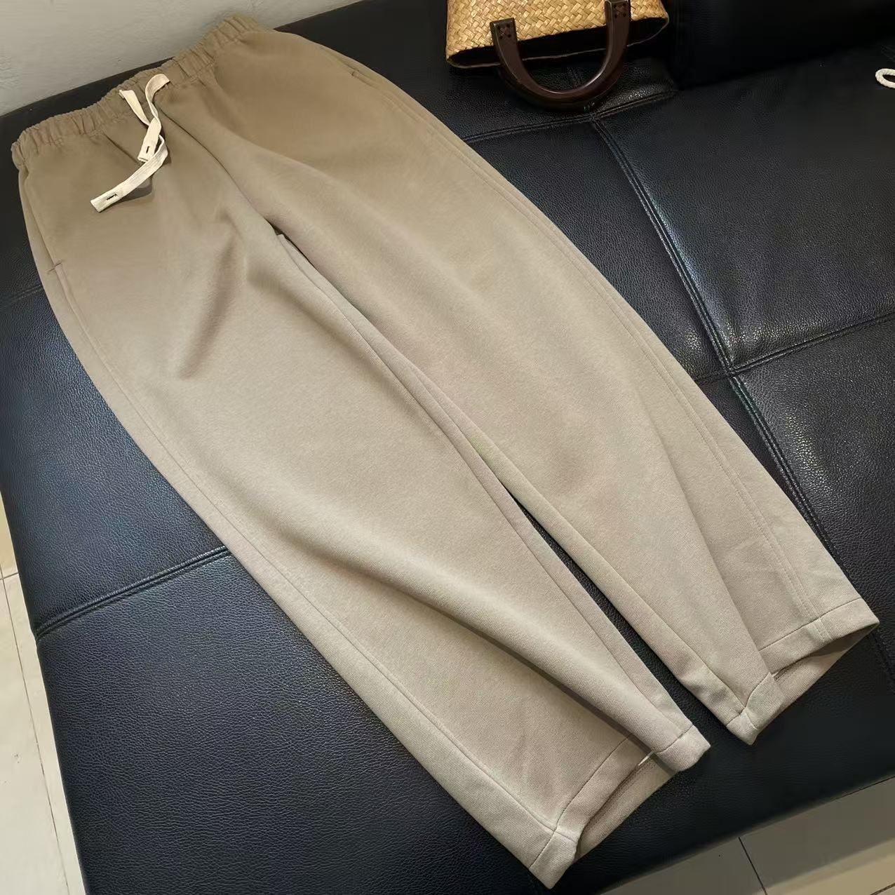 CS610纯色休闲松紧腰直筒卫裤女士