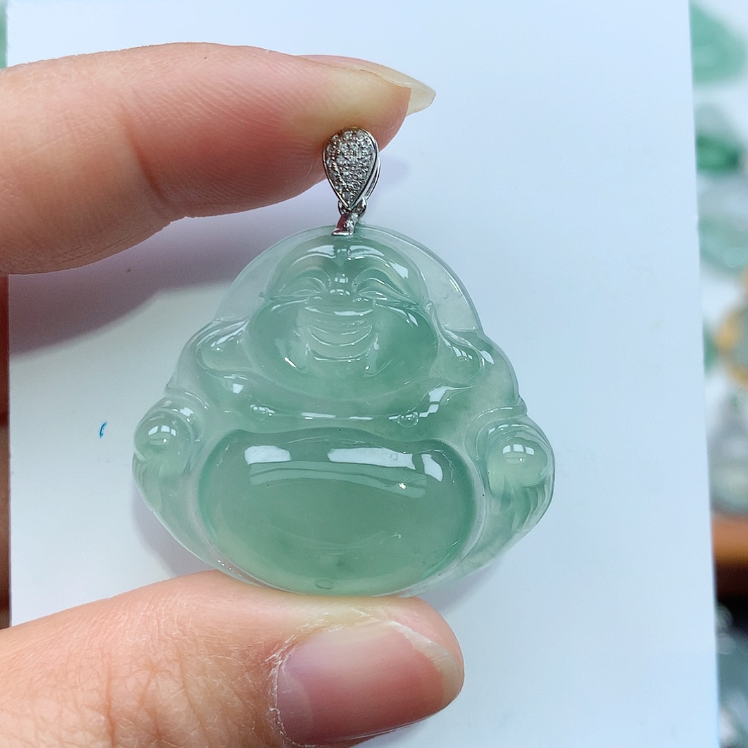 翡翠颈饰18K金镶嵌佛