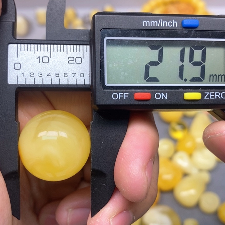 未镶嵌琥珀珠宝奇石