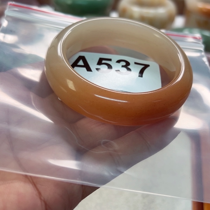 温***爱石英岩玉手镯未镶嵌