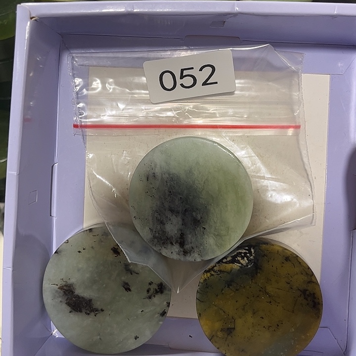 蛇纹石玉未镶嵌天然岫玉珠宝未镶嵌微瑕款