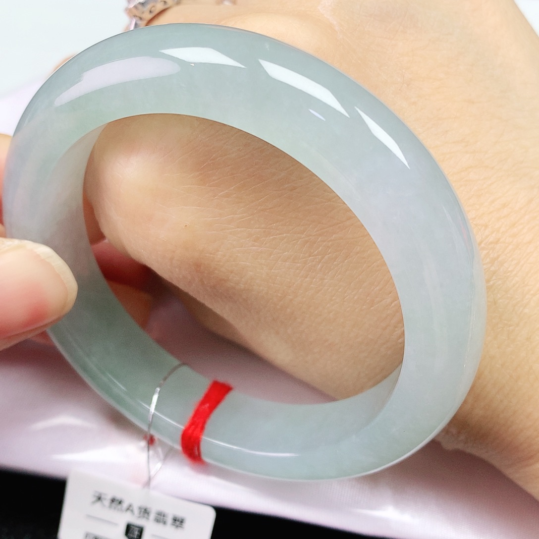 翡翠手镯未镶嵌54圈