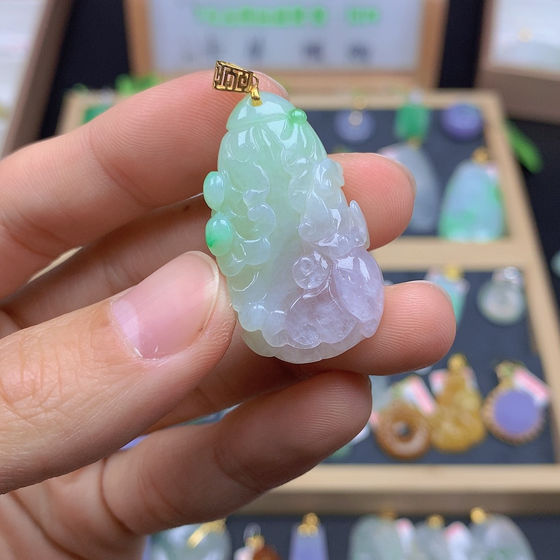 翡翠颈饰18K金镶嵌翡翠