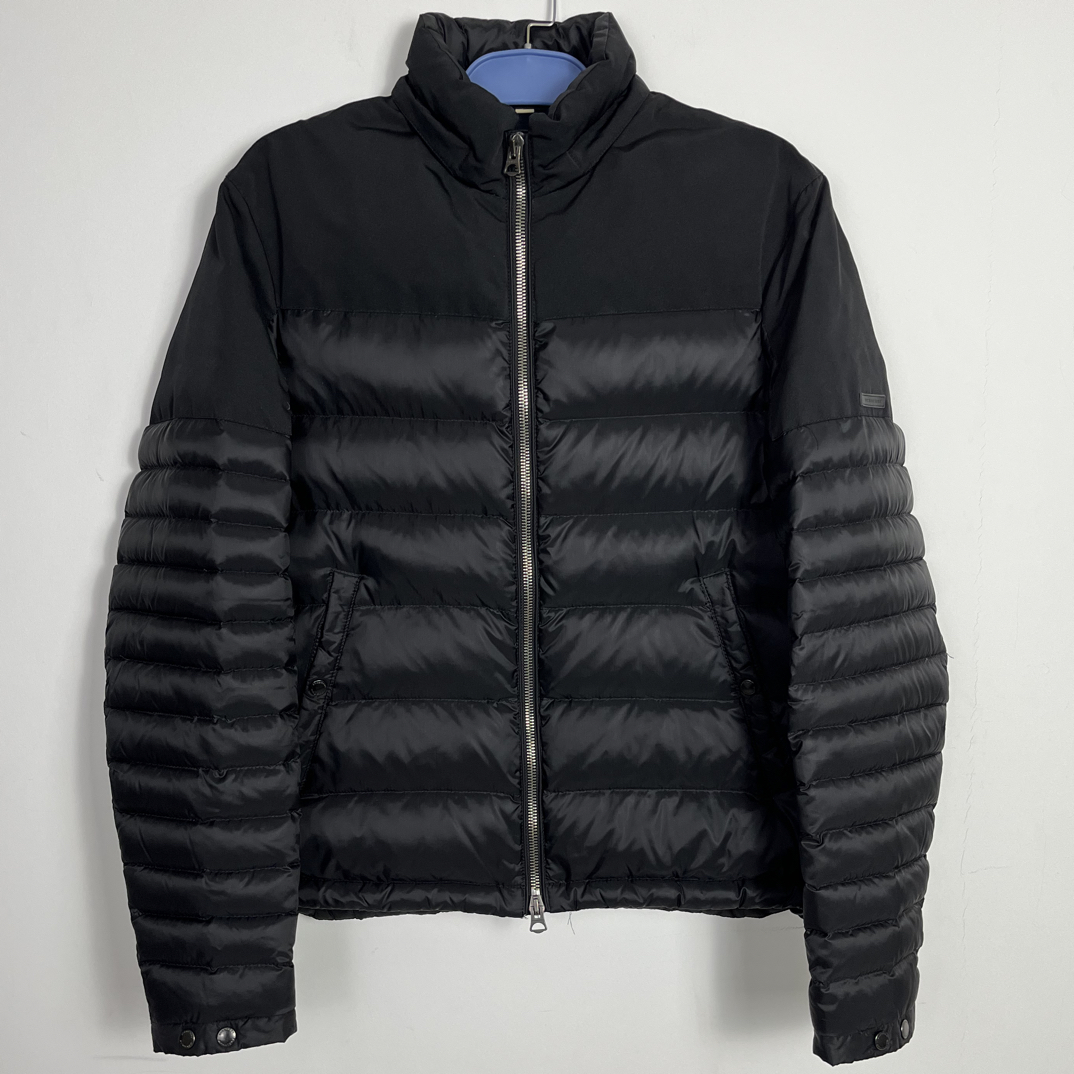 99新 BURBERRY/博柏利 博柏利黑色拼接胶牌羽绒服/M码