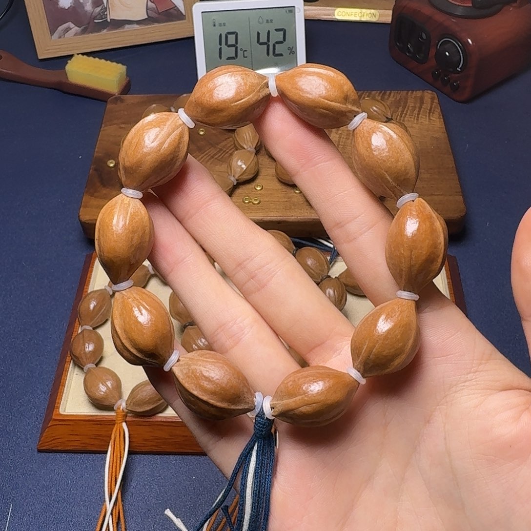 1.8*2.7精挑梅林铁核手串