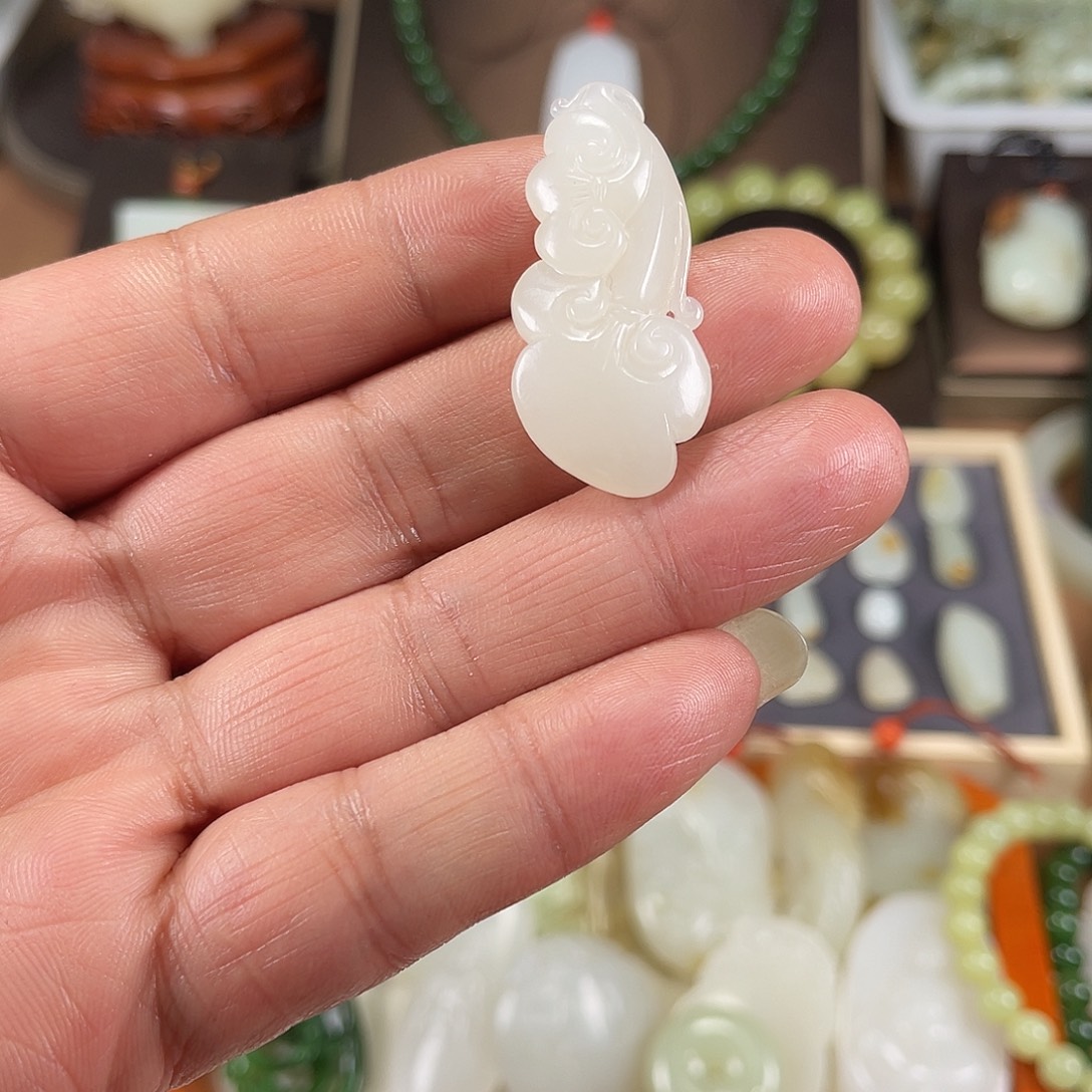 和田玉未镶嵌颈饰