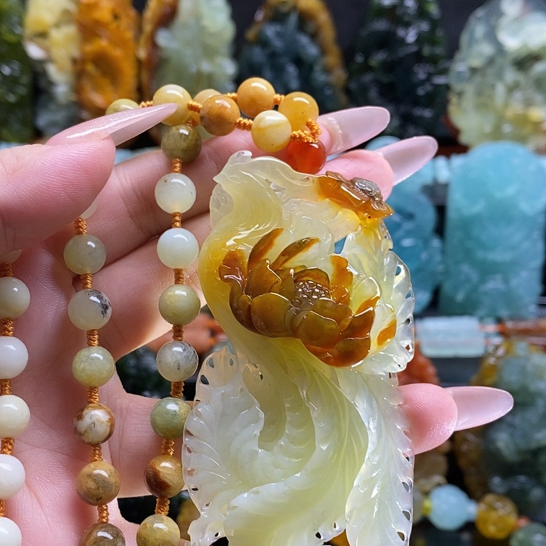 蛇纹石玉未镶嵌颈饰