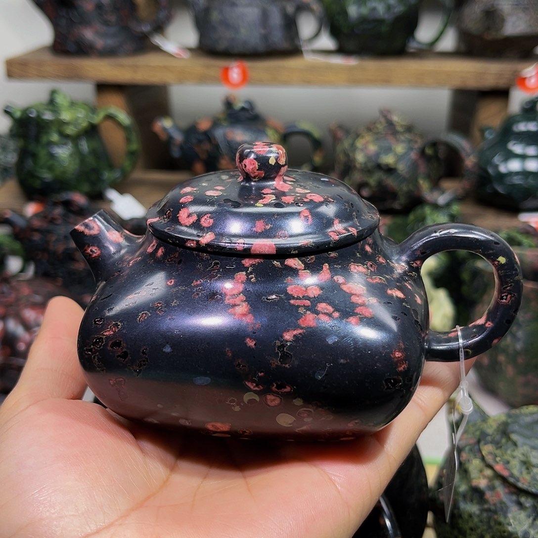 梅花石安山玉四方壶有裂纹200cc