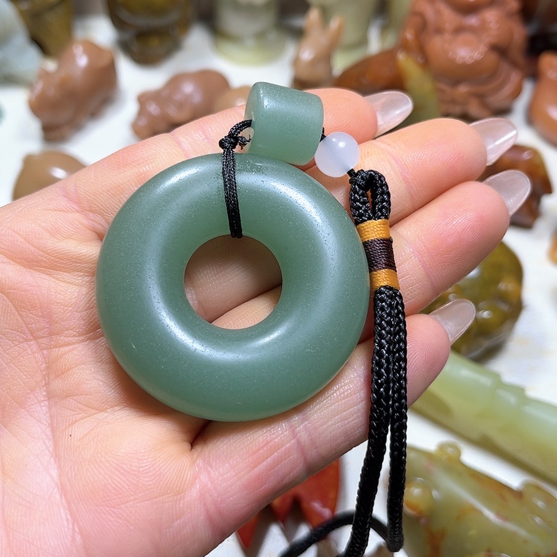 白玉菩提吊坠白玉菩提吊坠