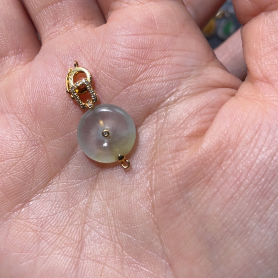 【闪购商品】颈饰18K金镶嵌翡翠M****O