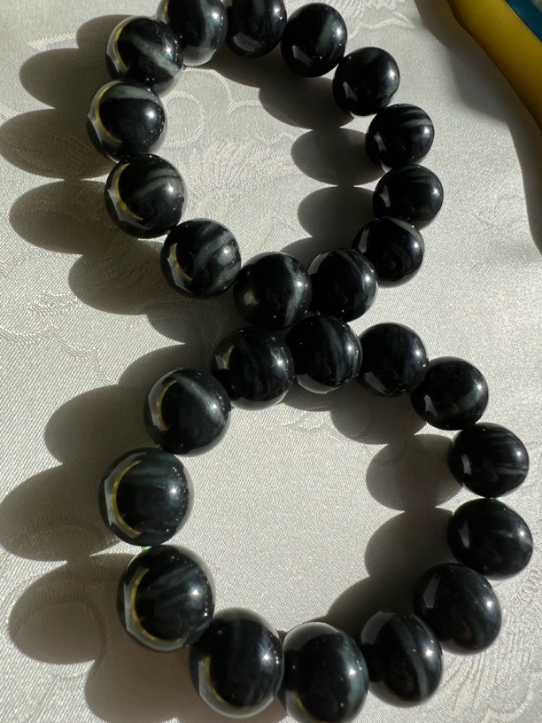 和田玉新疆山料聚墨青花一线天深色手串15.5-16m多样发货拍一发一