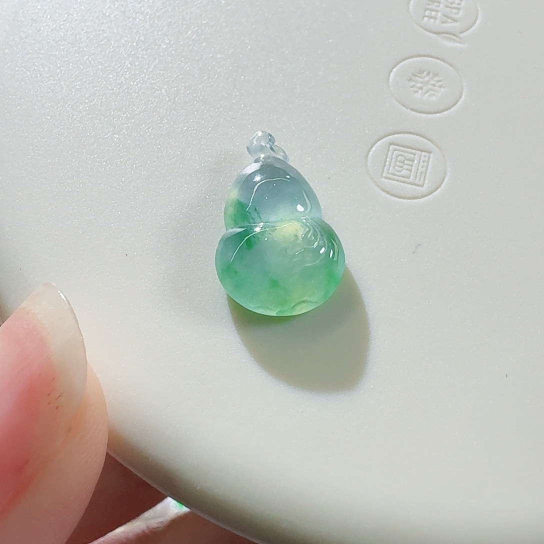翡翠颈饰未镶嵌葫芦