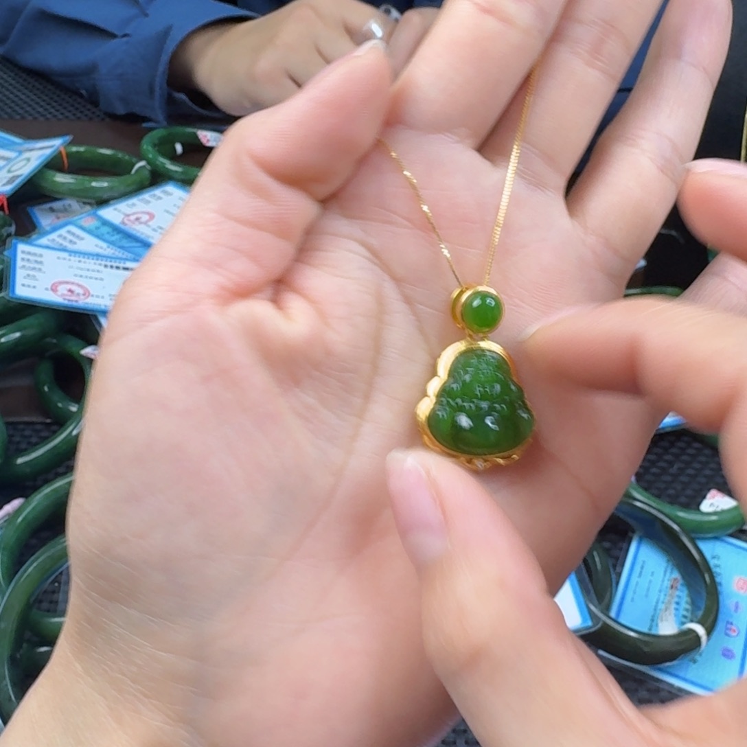和田玉（碧玉）颈饰18K金镶嵌
