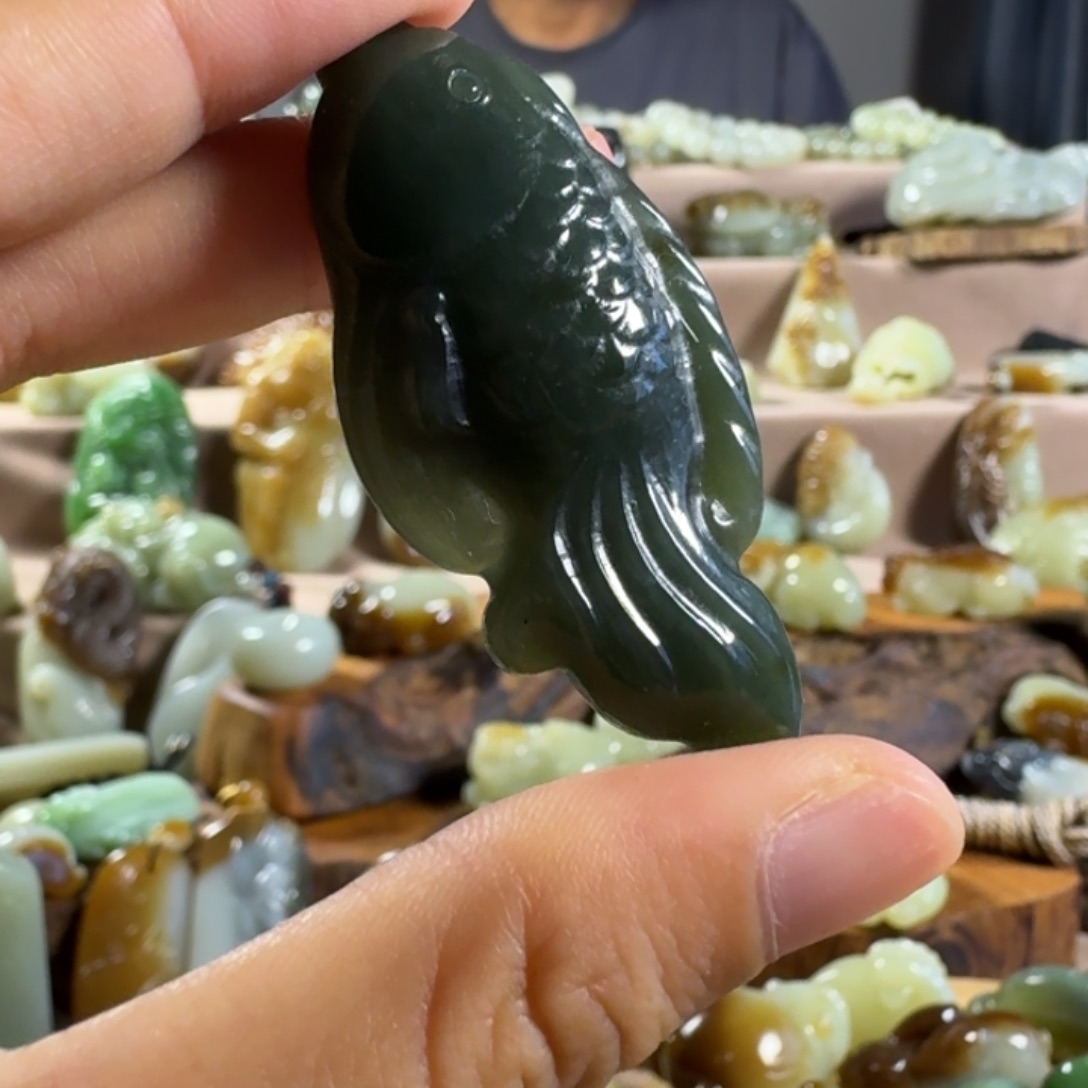 颈饰未镶嵌和田玉（糖玉）