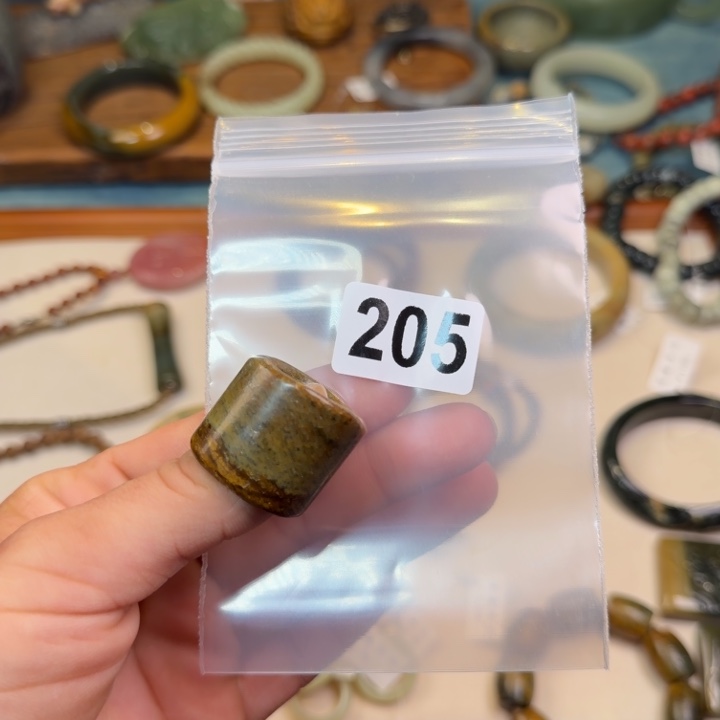 是***吖岫岩河磨玉（透闪石质玉）未镶嵌戒指