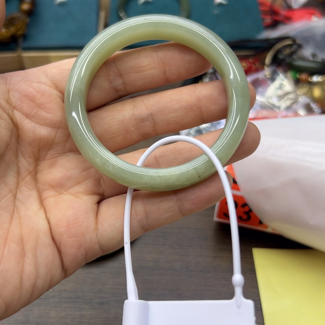 和田玉未镶嵌手镯53.7圈围313