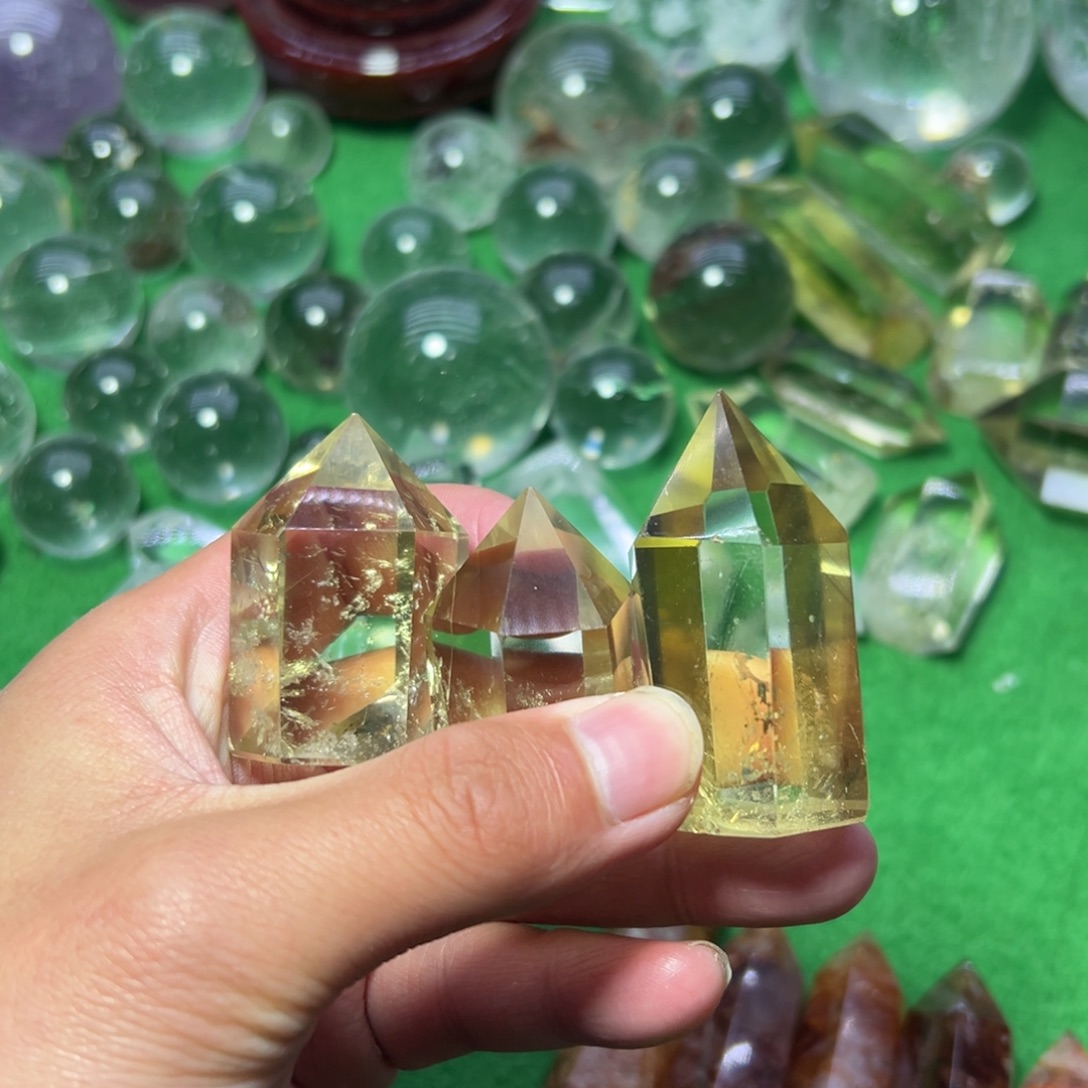 雨***虹水晶未镶嵌珠宝半成品