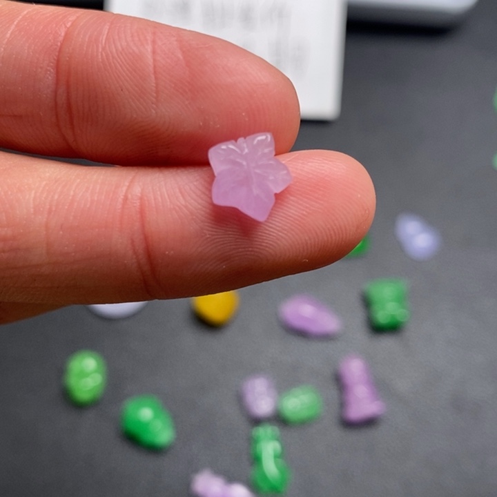 翡翠未镶嵌颈饰挂件