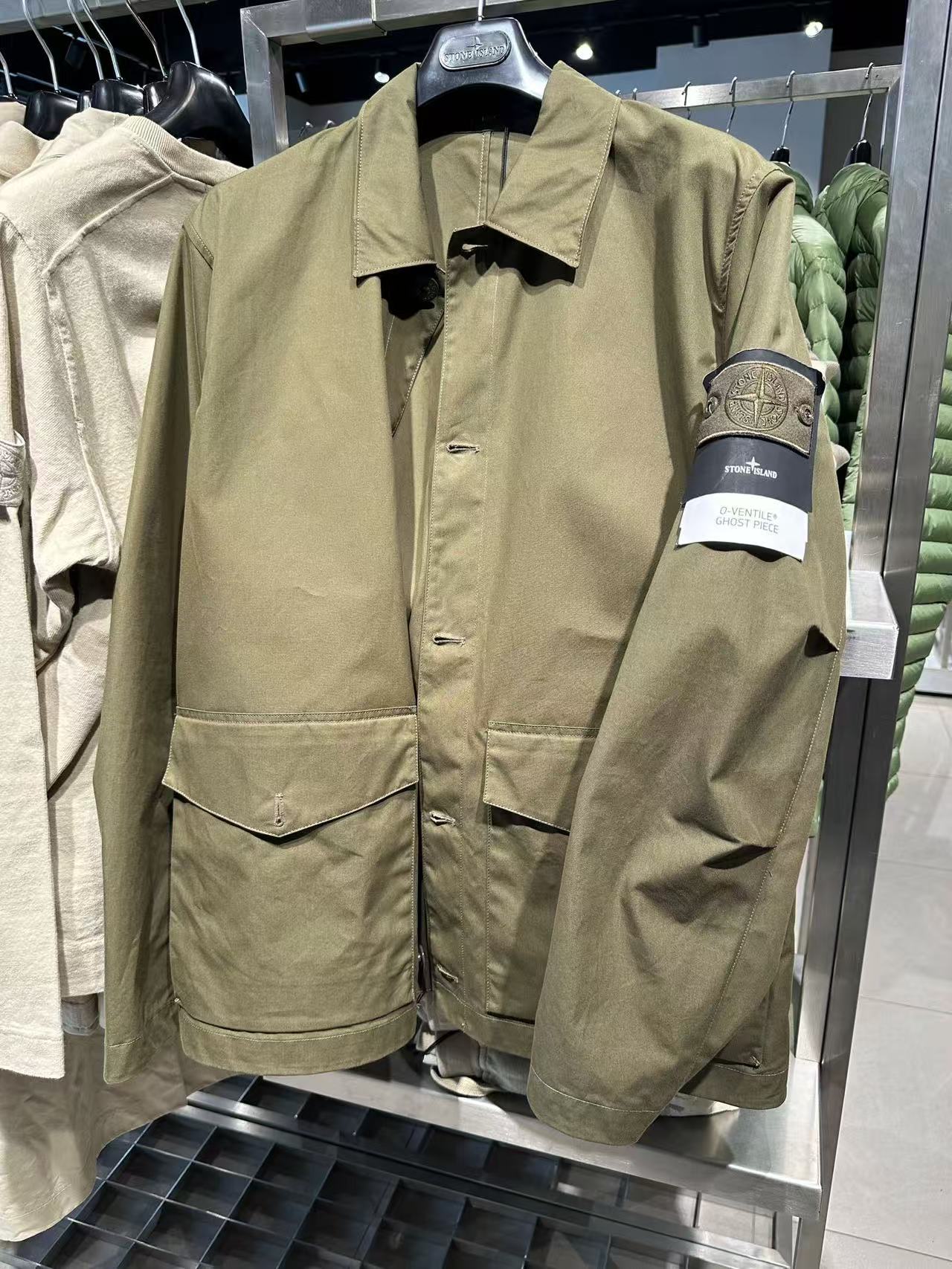 未使用 STONE ISLAND 幽灵系列纯色大口袋翻领单排扣夹克外套