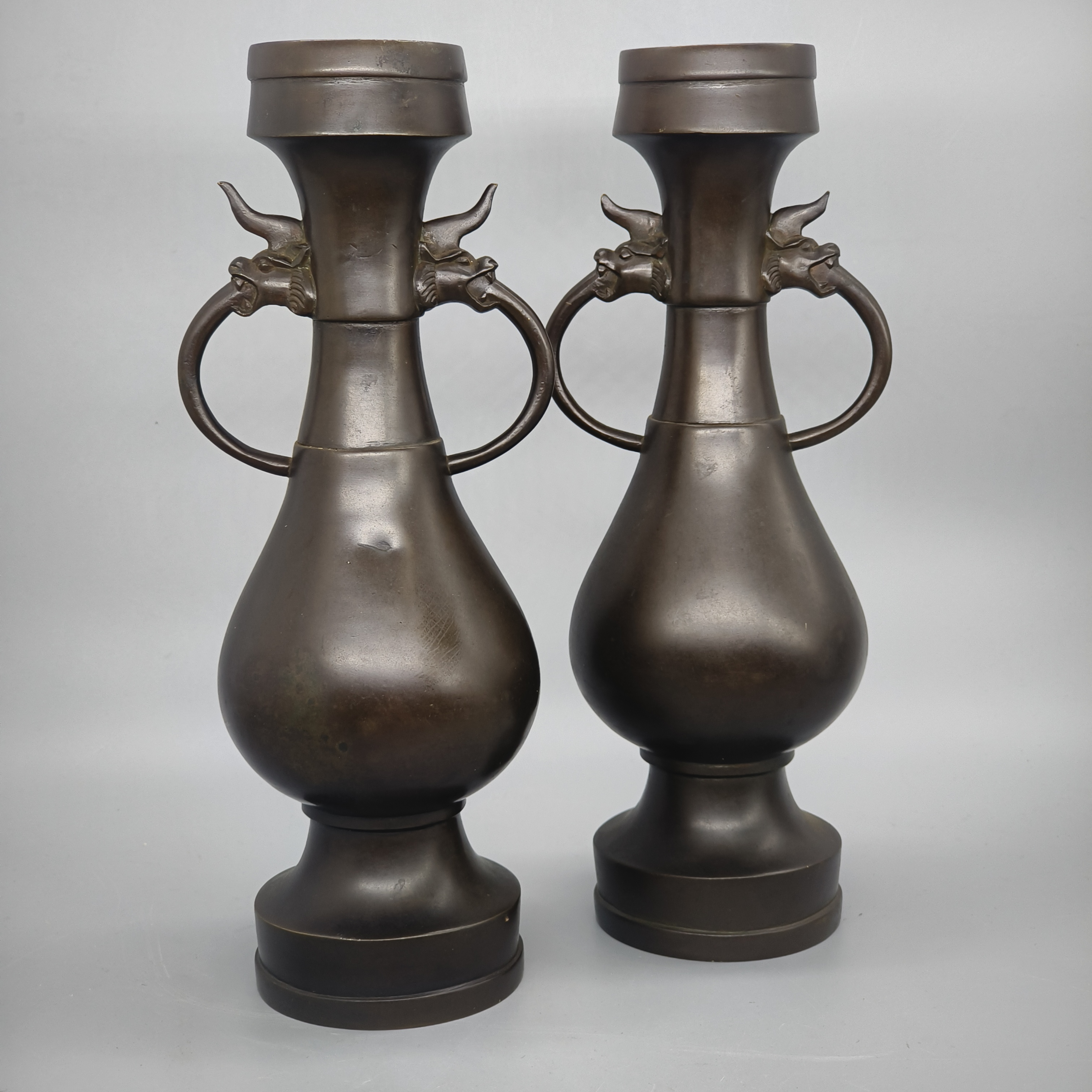 42501168*清中晚期铜双龙耳瓶/瓷器四/江苏省文物总店