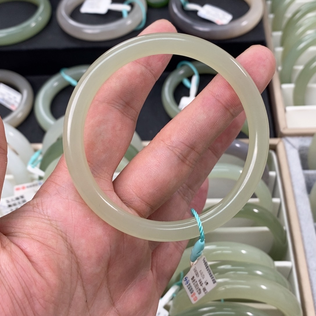 和田玉手镯未镶嵌5859