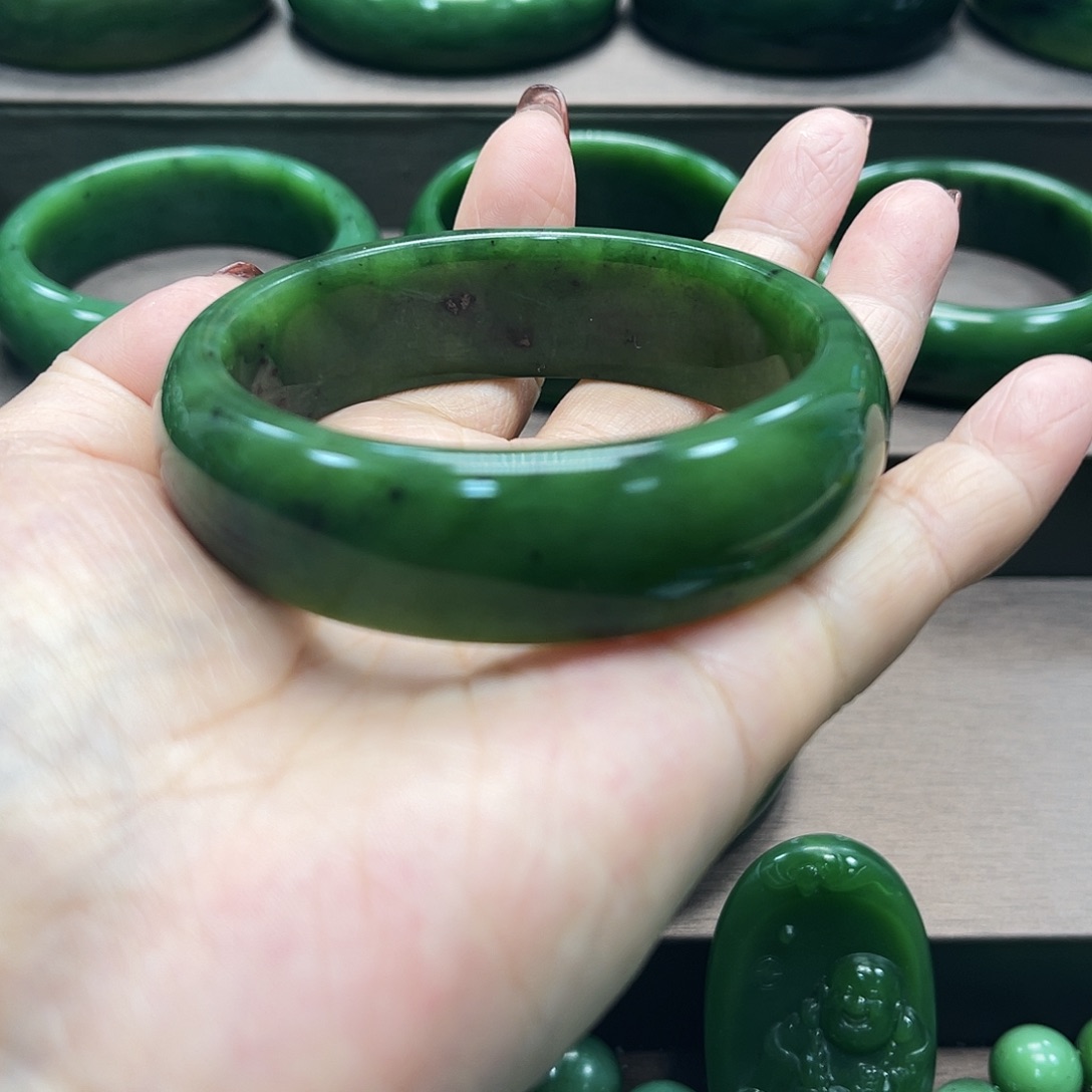 和田玉（碧玉）未镶嵌手镯