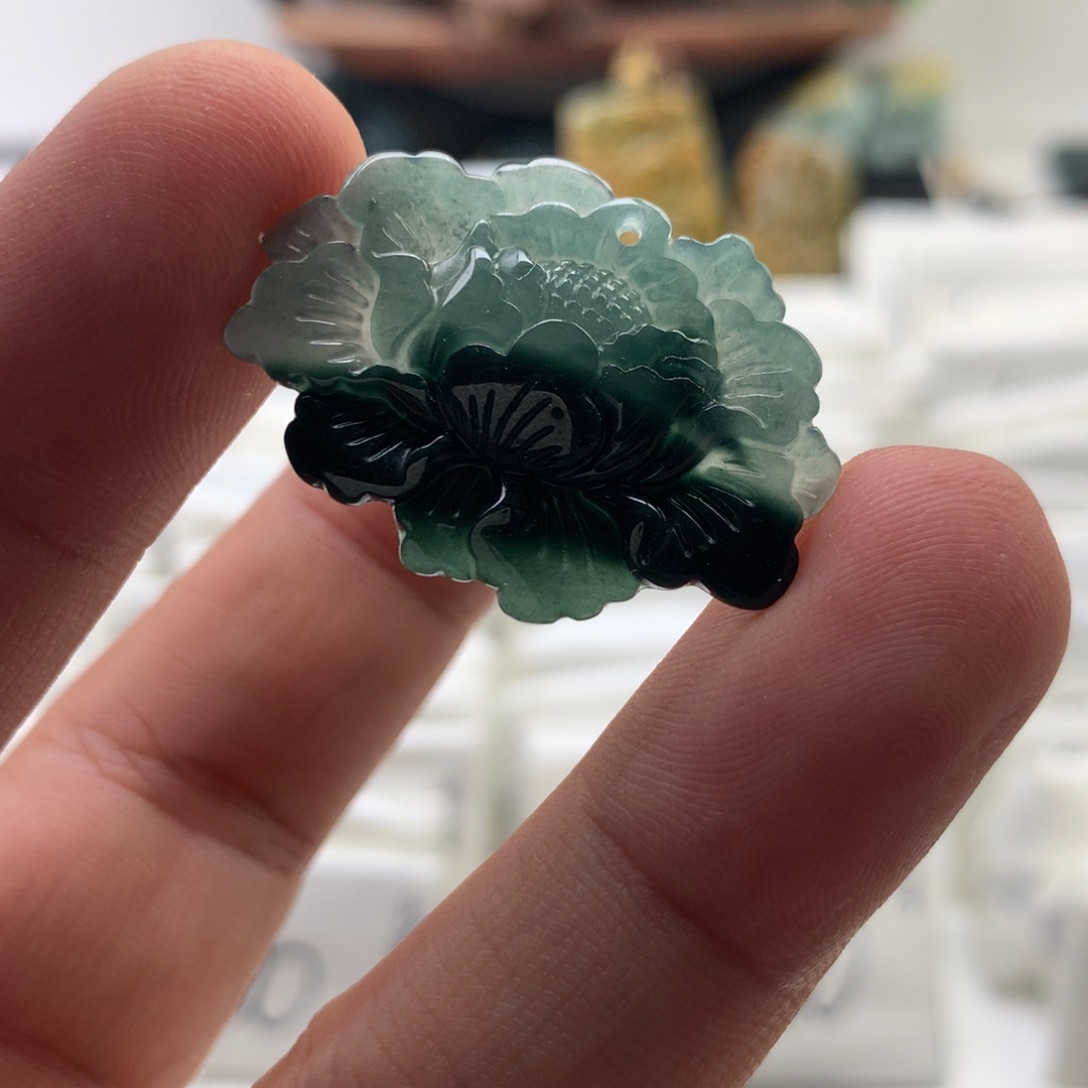 颈饰未镶嵌翡翠花牌