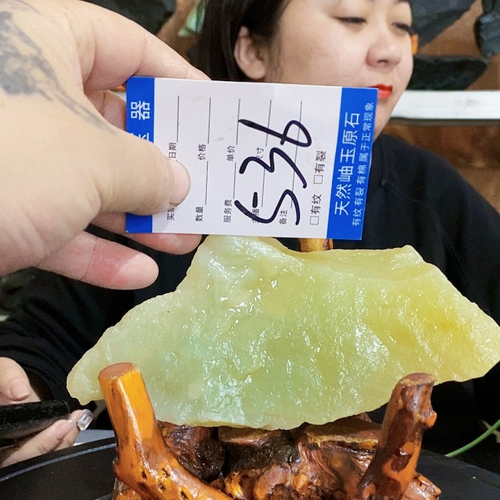 蛇纹石玉原石未镶嵌