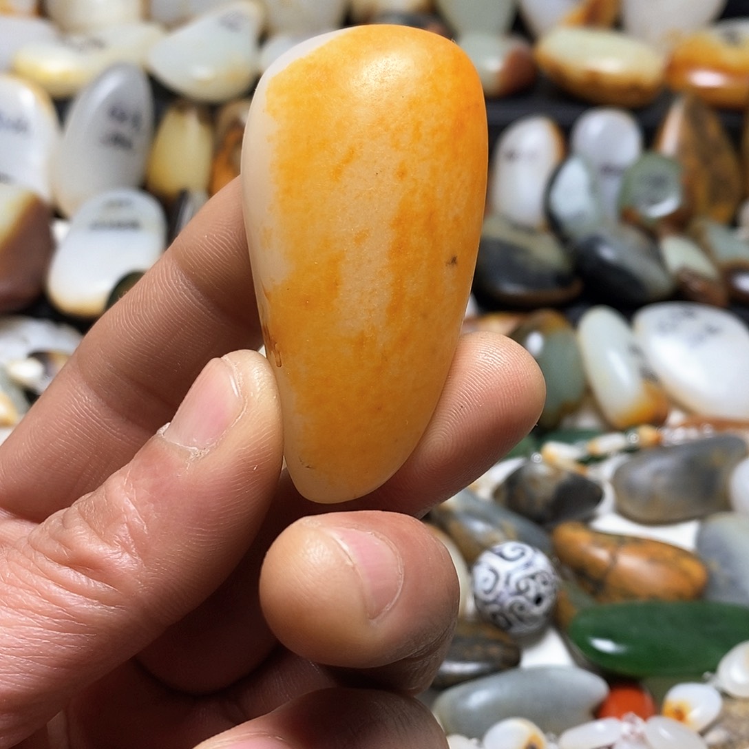 和田玉颈饰未镶嵌吊带