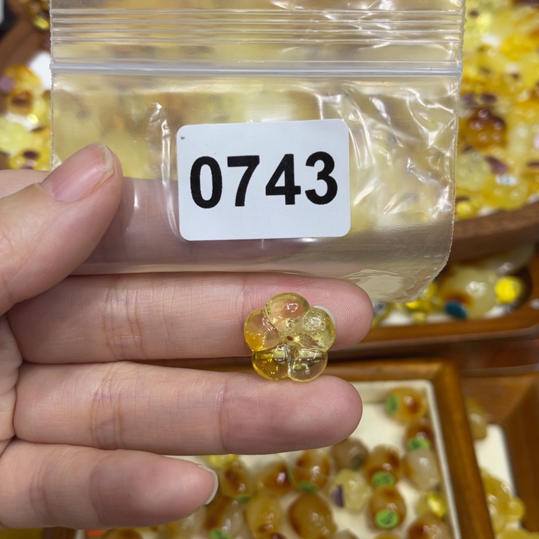 琥珀珠宝奇石未镶嵌