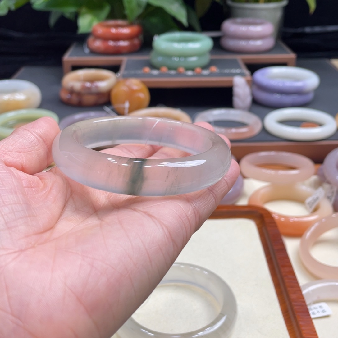 石英岩玉手镯未镶嵌?*.