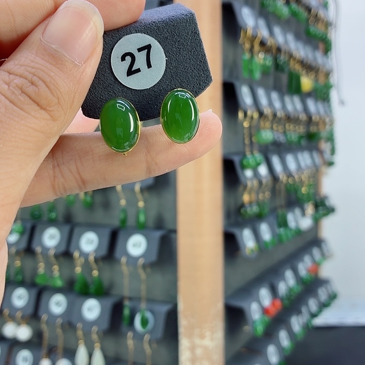 18K金镶嵌和田玉耳饰