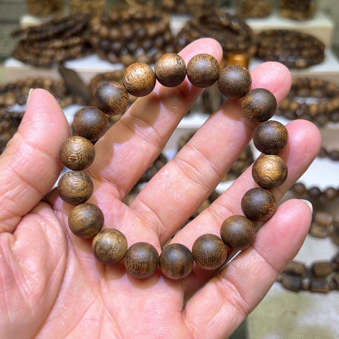 沉香沉香碎屑奇楠沉香12mm圆珠单圈13g多样发其一