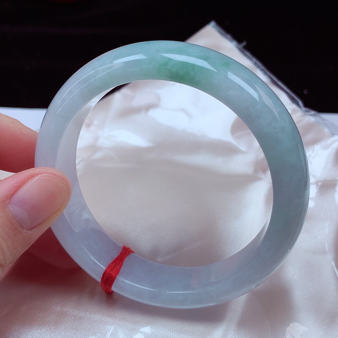 翡翠手镯未镶嵌60圈