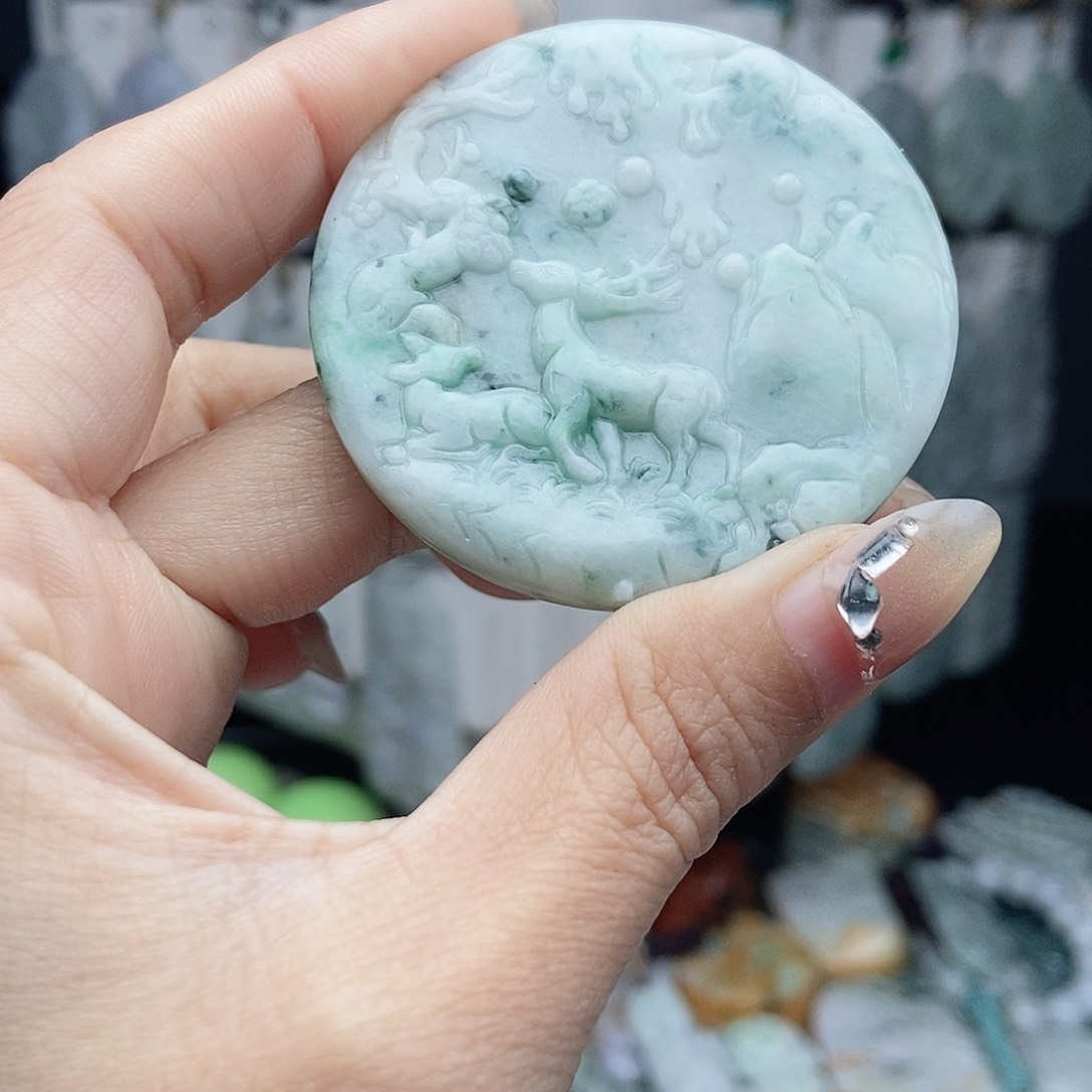 翡翠颈饰未镶嵌翡翠