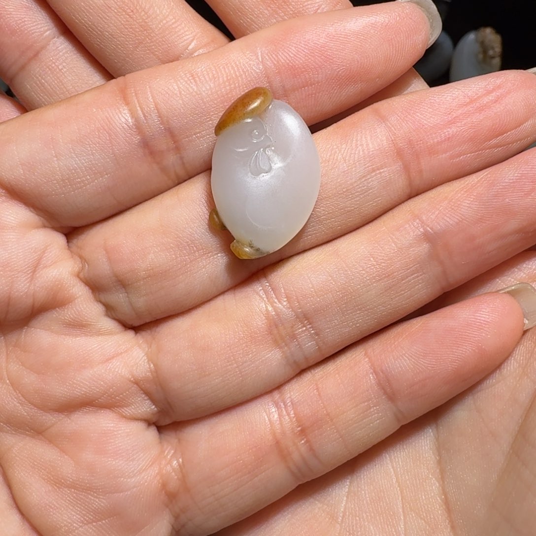 小***了和田玉未镶嵌颈饰